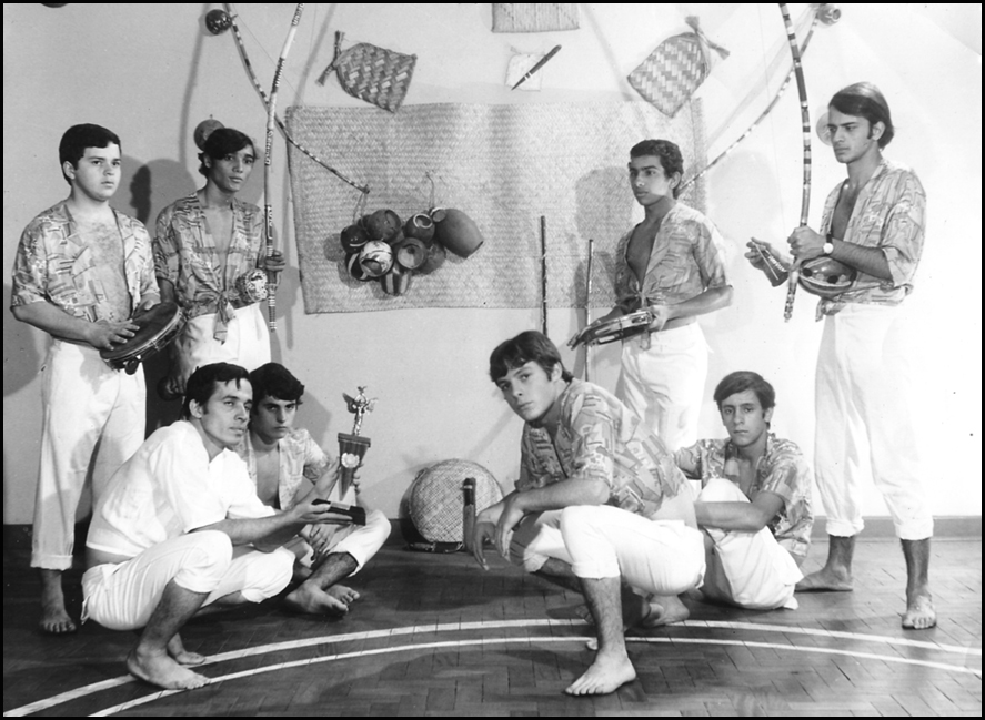 (1968) Em pé: Celso Bujão, Anande das Areias, Freguezia e Eli. Agachados: mestre
                                Suassuna, Ricardinho, Bentinho e João 18